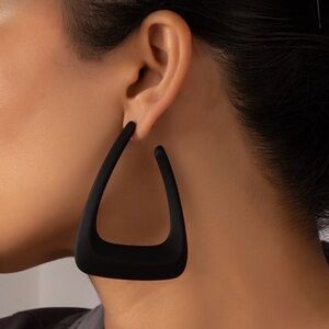 Elegant Black Geometric Earrings